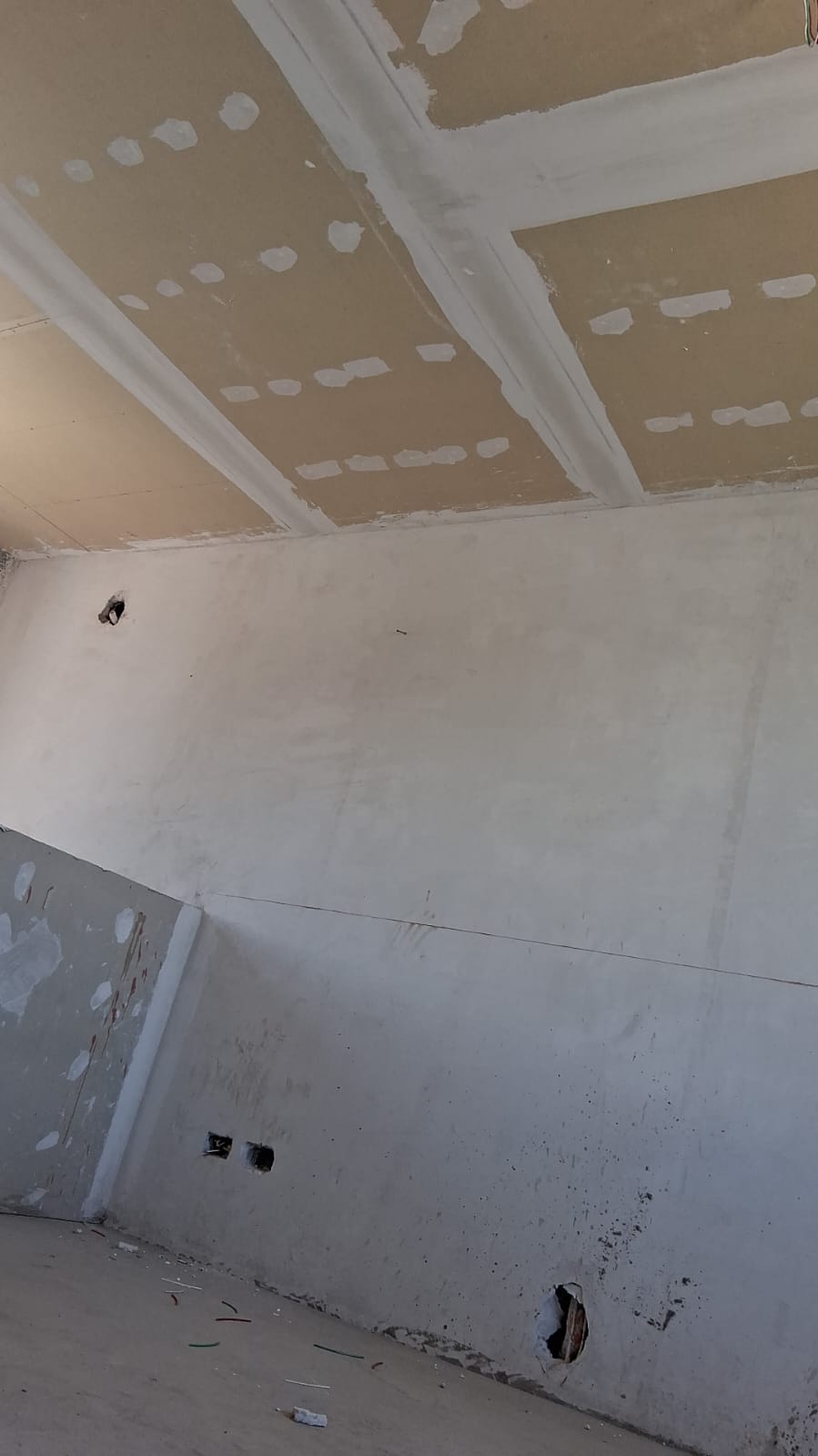 Proceso de terminación de muros y cielo interior